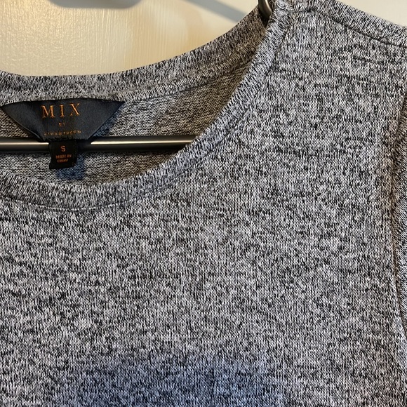 Staple gray tshirt, super soft! Size small. - Picture 3 of 5